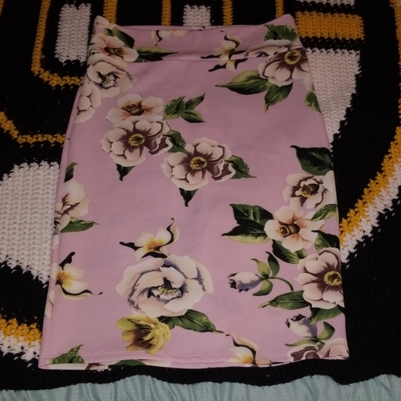 Pencil Skirt - Flower Print - Picture 1 of 3